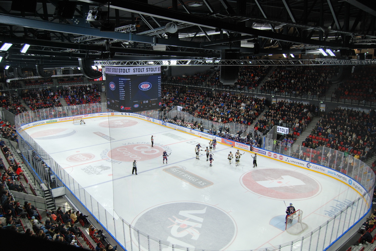 V&aring;lerenga pelaa kotiottelunsa vasta reilun vuoden vanhassa Jordal Amfissa, joka rakennettiin vuoden 1952 olympia-areenan paikalle.