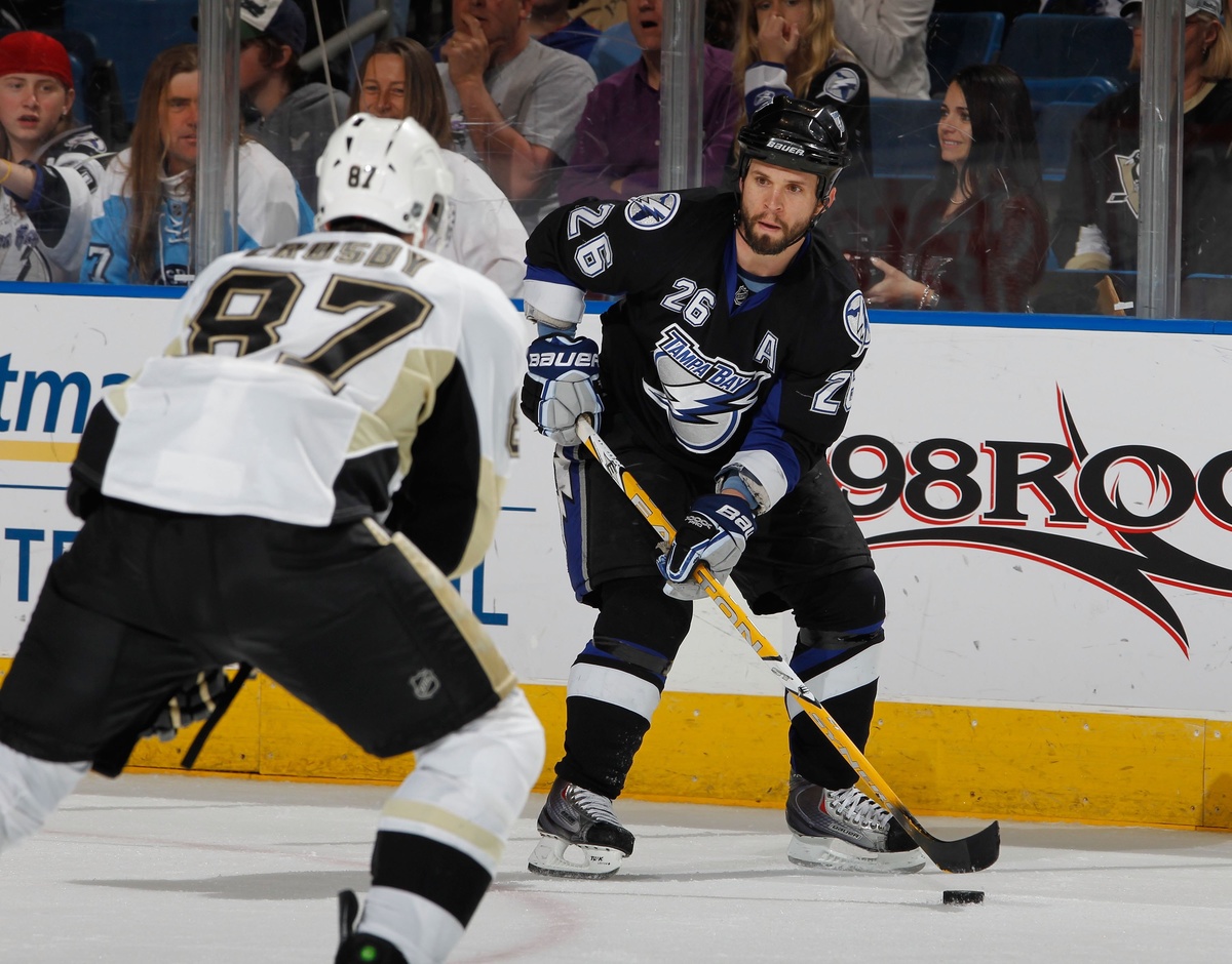 Sidney Crosbyn loukkaantuminen avasi tien Martin St. Louis'lle pistep&ouml;rssin voittoon.