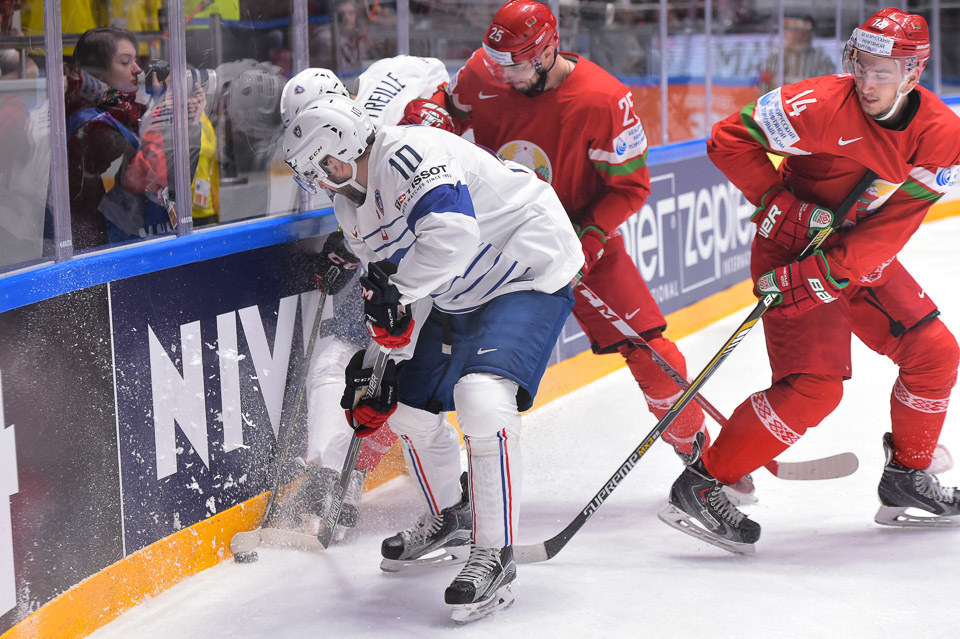 Oleg Jevenko (numero 25) pystyi kaivamaan voiton Ranskasta t&auml;rke&auml;ll&auml; hetkell&auml;.