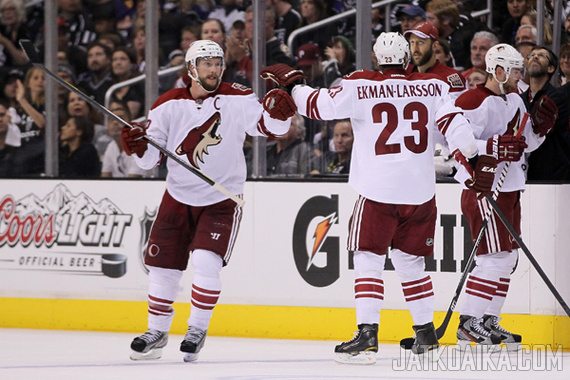 Kaksi Coyotesin johtohahmoa, Shane Doan (vas.) ja Oliver Ekman-Larsson.