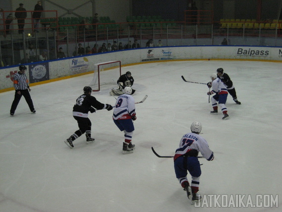 Zak Nothlingin torjunnoista huolimatta Islanti voitti vuoden 2012 IIA-Divisioonan avausottelun lukemin 3-1.