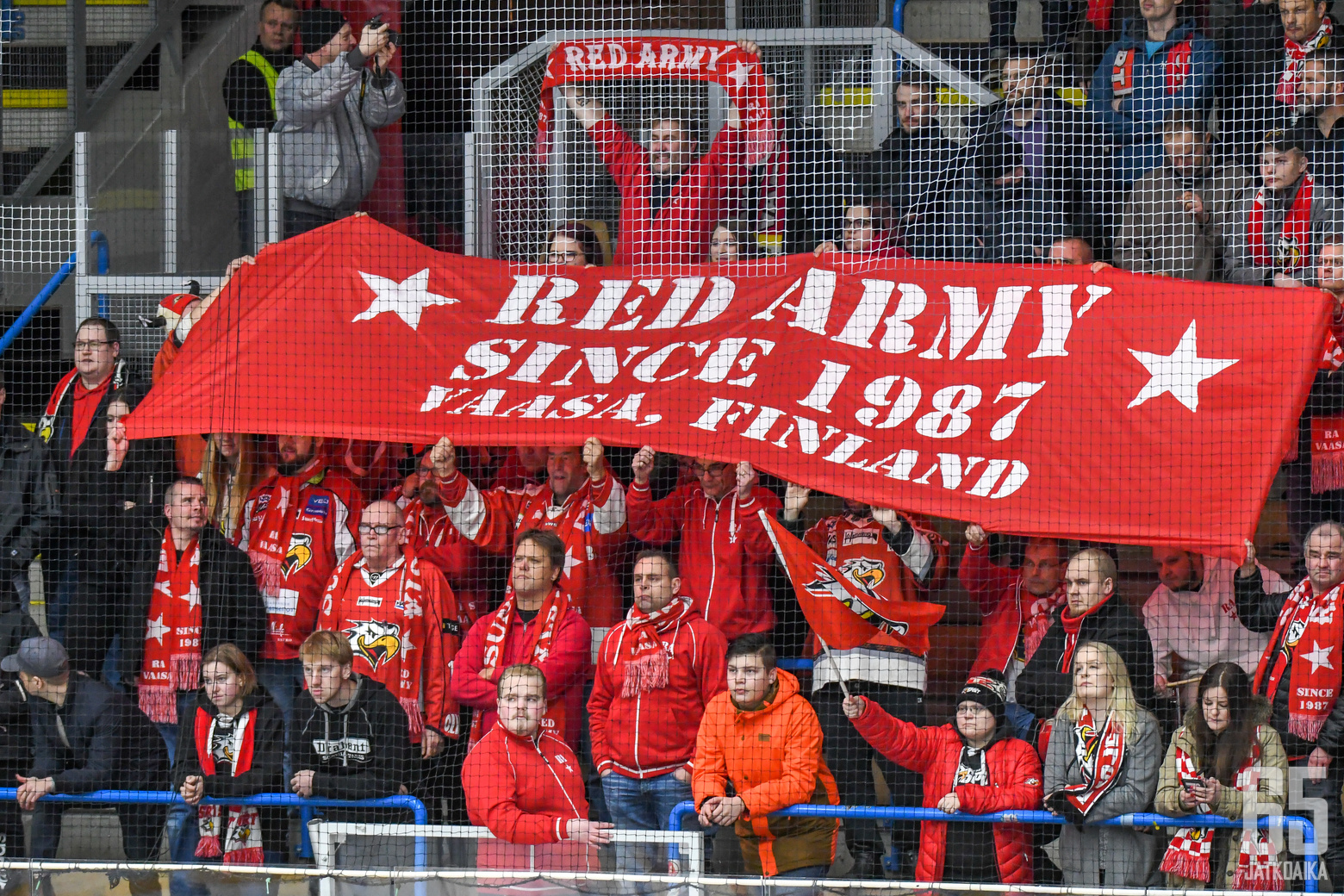 Sportin kannattajaryhmä Red Army juhli 30 vuotista taivaltaan.