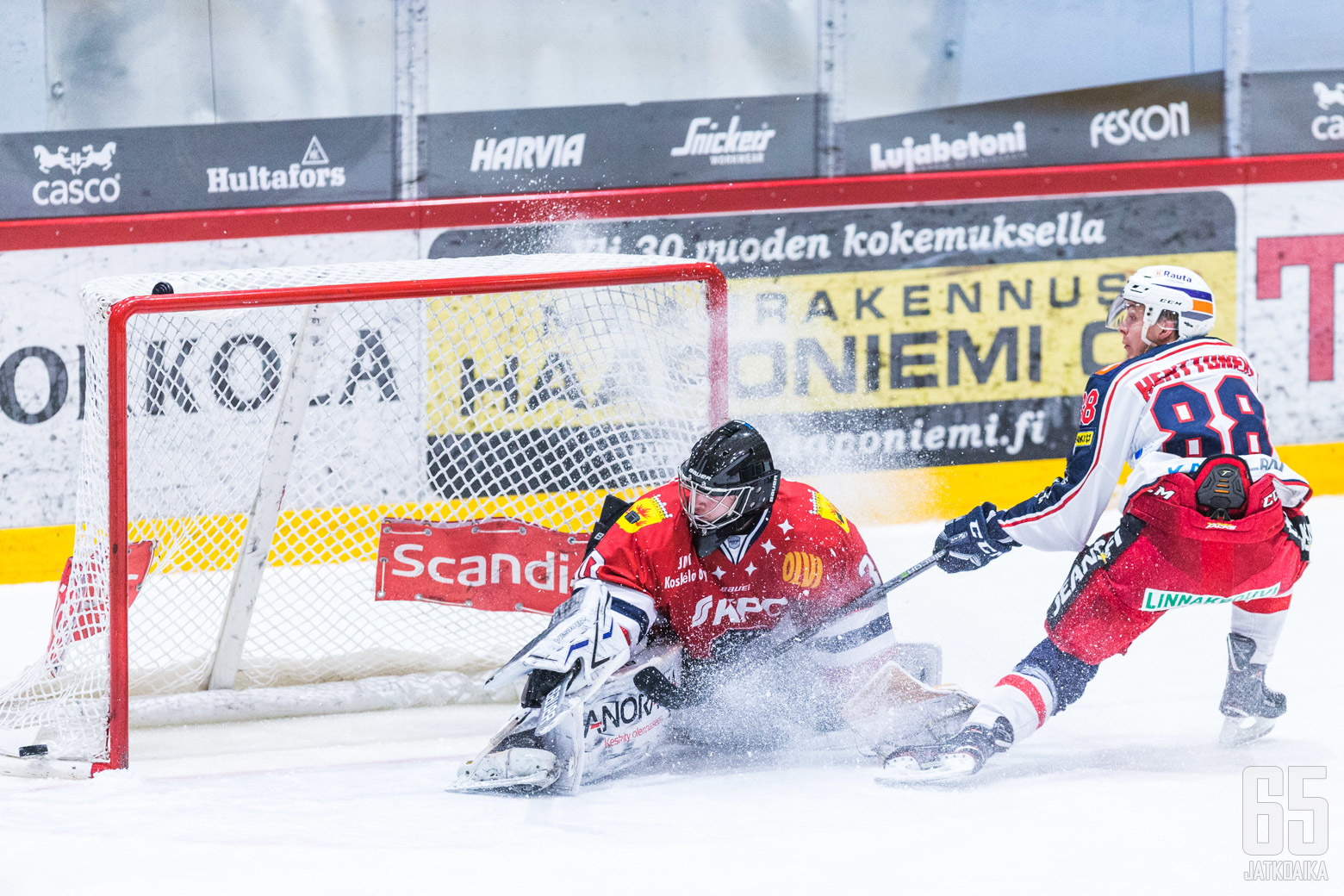 Henttonen pääsi läpiajoon, mutta Samuel Jukuri sai varusteita väliin.